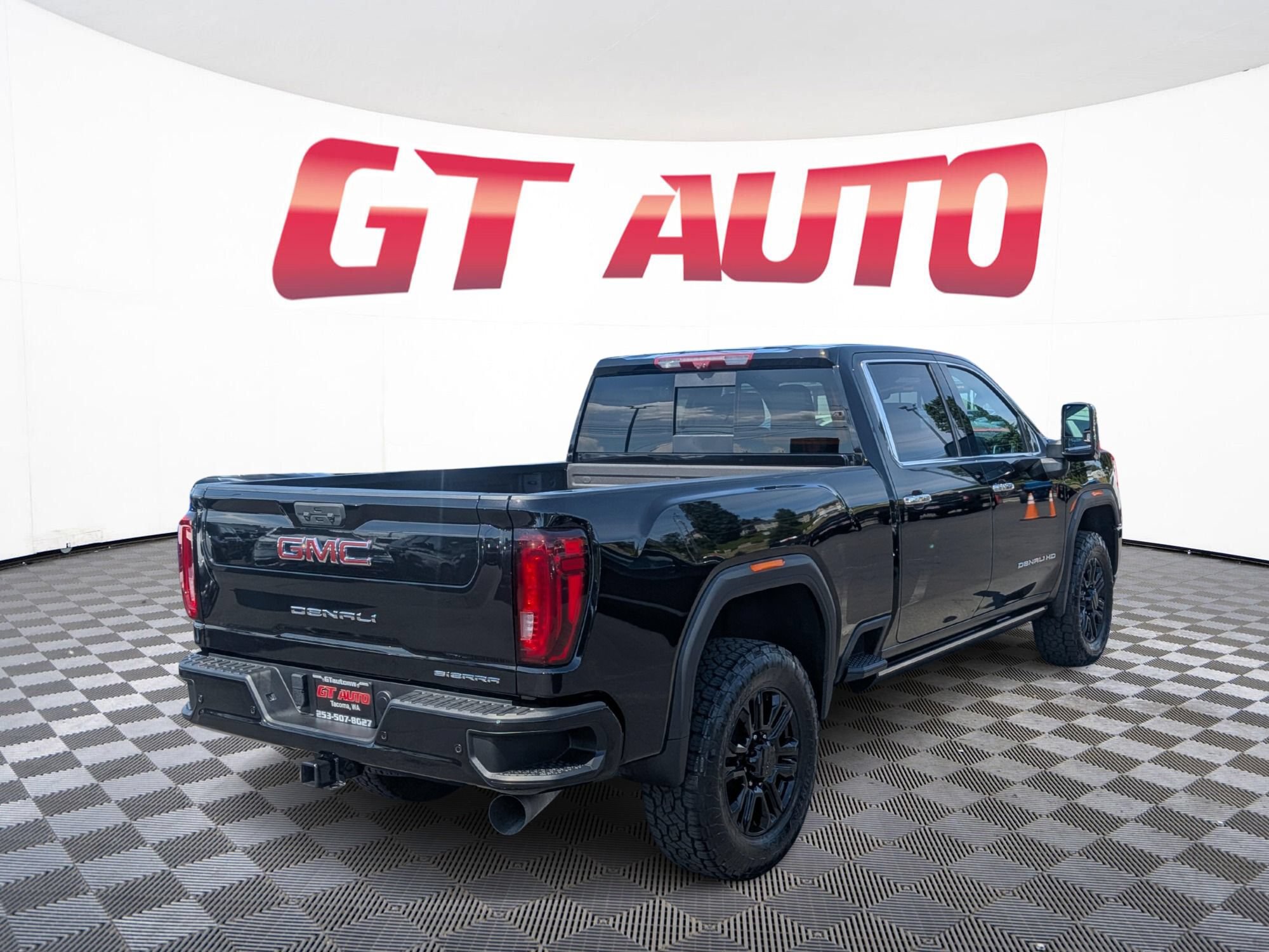 Used 2022 GMC Sierra 3500 Denali w/ Denali Black Diamond Edition AWD/4WD image 5