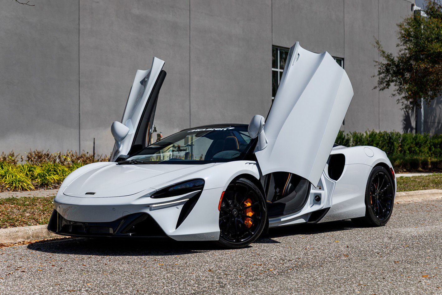 New 2025 McLaren Artura Spider image 36