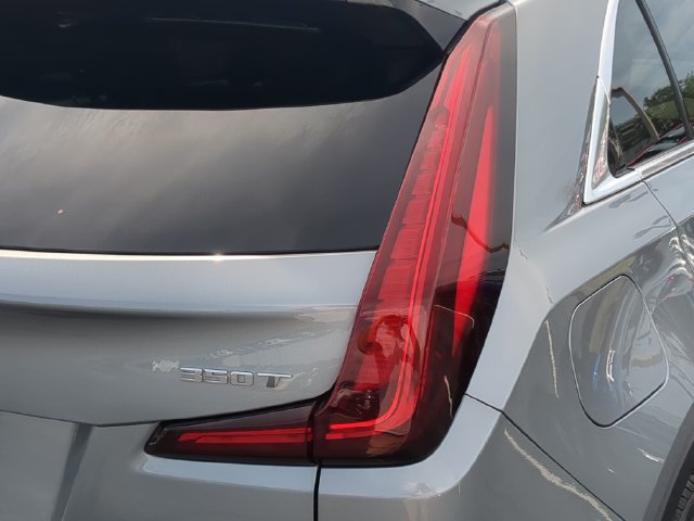 Used 2024 Cadillac XT4 Luxury w/ Cold Weather Package FWD image 11