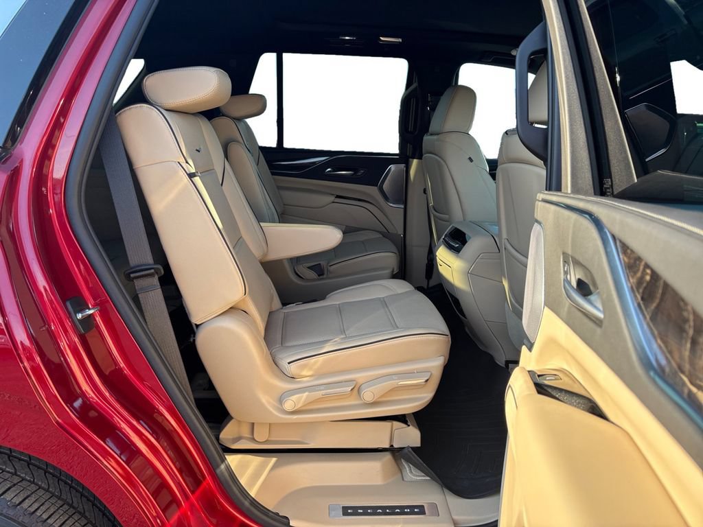 Used 2023 Cadillac Escalade Premium Luxury w/ Performance Package AWD/4WD image 23