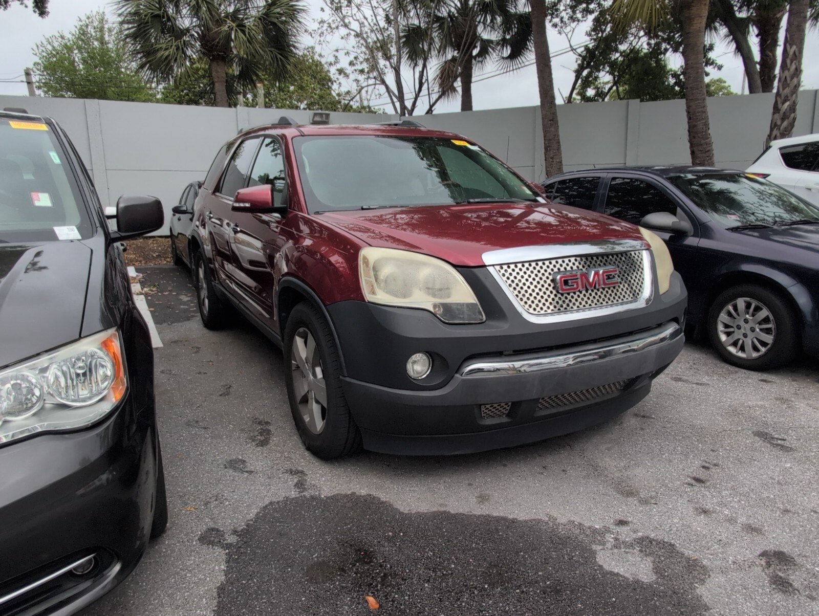 Used 2011 GMC Acadia SLT image 1