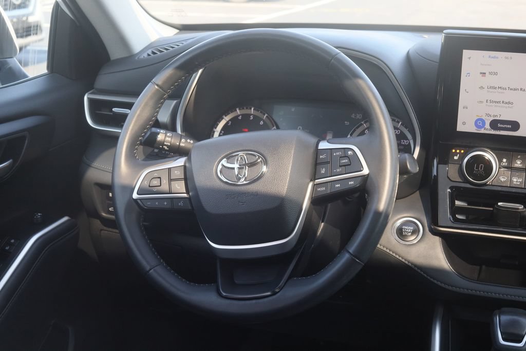 Used 2025 Toyota Highlander XLE AWD/4WD image 31