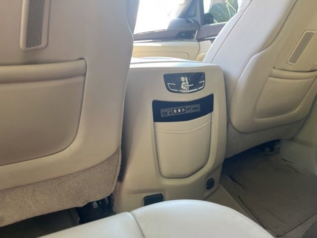 Used 2016 Cadillac Escalade ESV Luxury AWD/4WD image 33