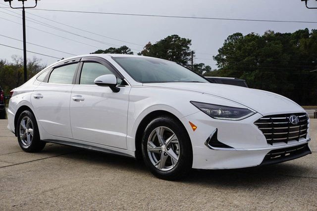 Used 2023 Hyundai Sonata SE image 2