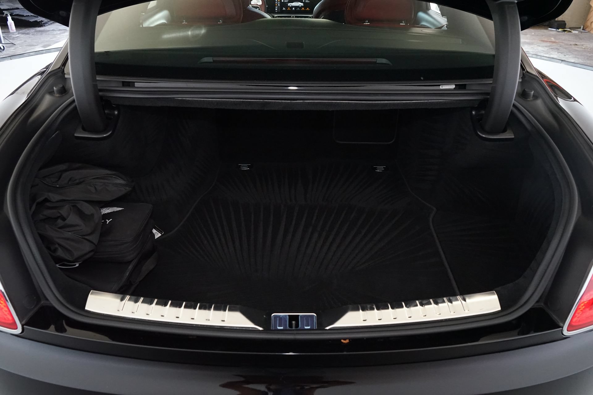 Used 2022 Bentley Flying Spur Plug-In Hybrid AWD/4WD image 35