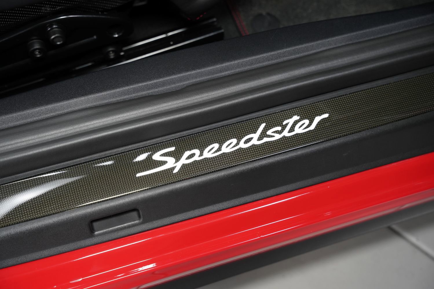 Used 2019 Porsche 911 Speedster RWD image 36