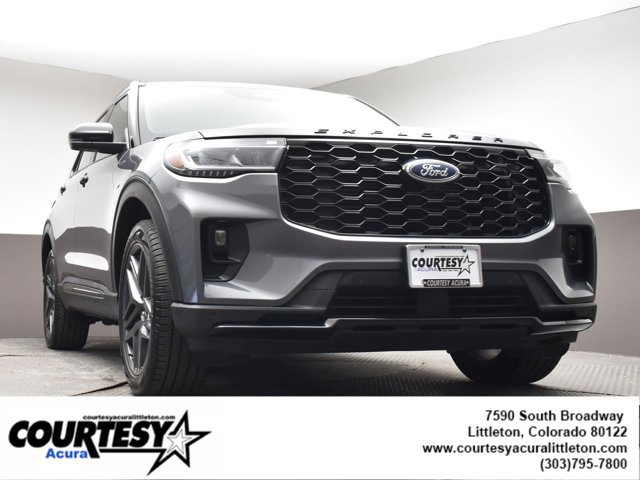 Used 2025 Ford Explorer ST-Line w/ Premium Package image 32