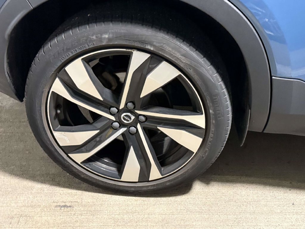 Used 2024 Volvo XC40 B5 Plus w/ Climate Package AWD/4WD image 3