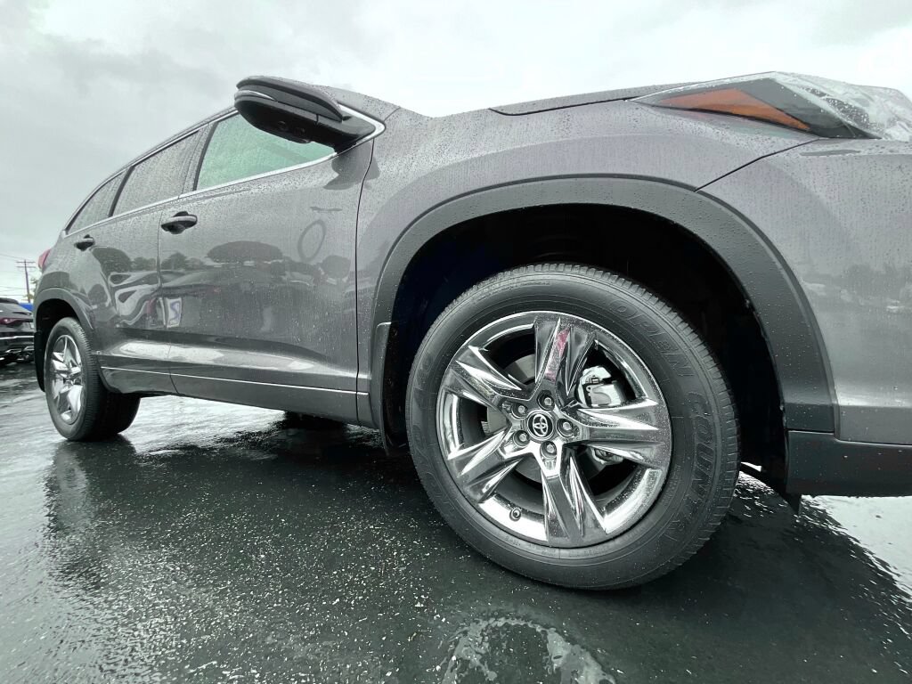 Used 2019 Toyota Highlander Limited Platinum AWD/4WD image 9