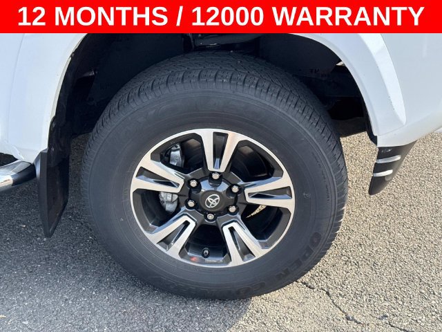 Used 2017 Toyota Tacoma TRD Sport AWD/4WD image 7