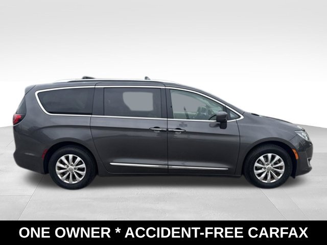 Used 2018 Chrysler Pacifica Touring-L w/ Premium Audio Group FWD image 7