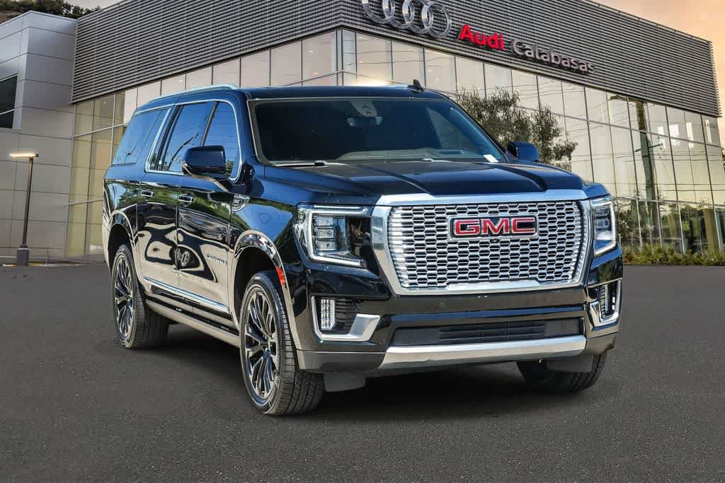 Used 2022 GMC Yukon XL Denali w/ Denali Premium Package RWD image 3