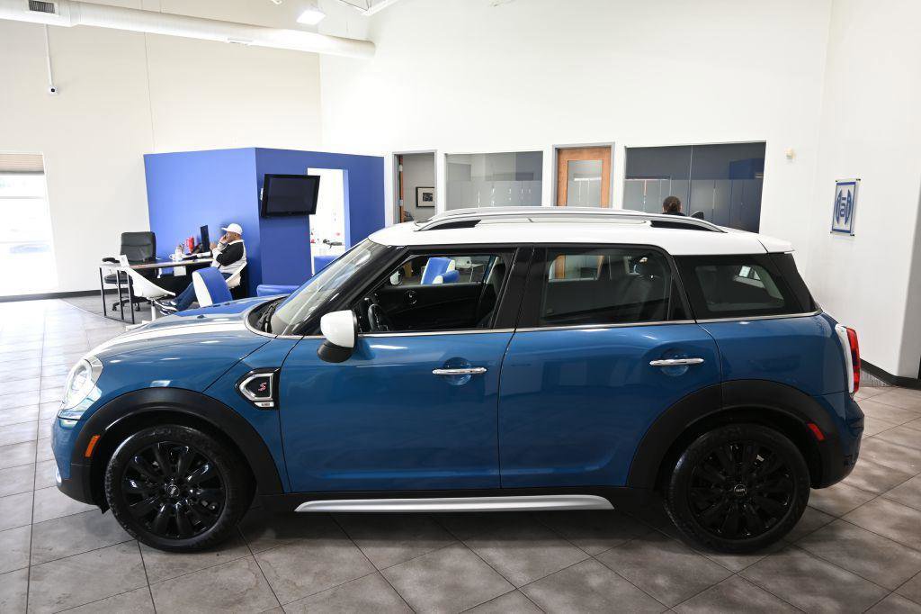 Used 2020 MINI Cooper Countryman S w/ Premium Package FWD image 2