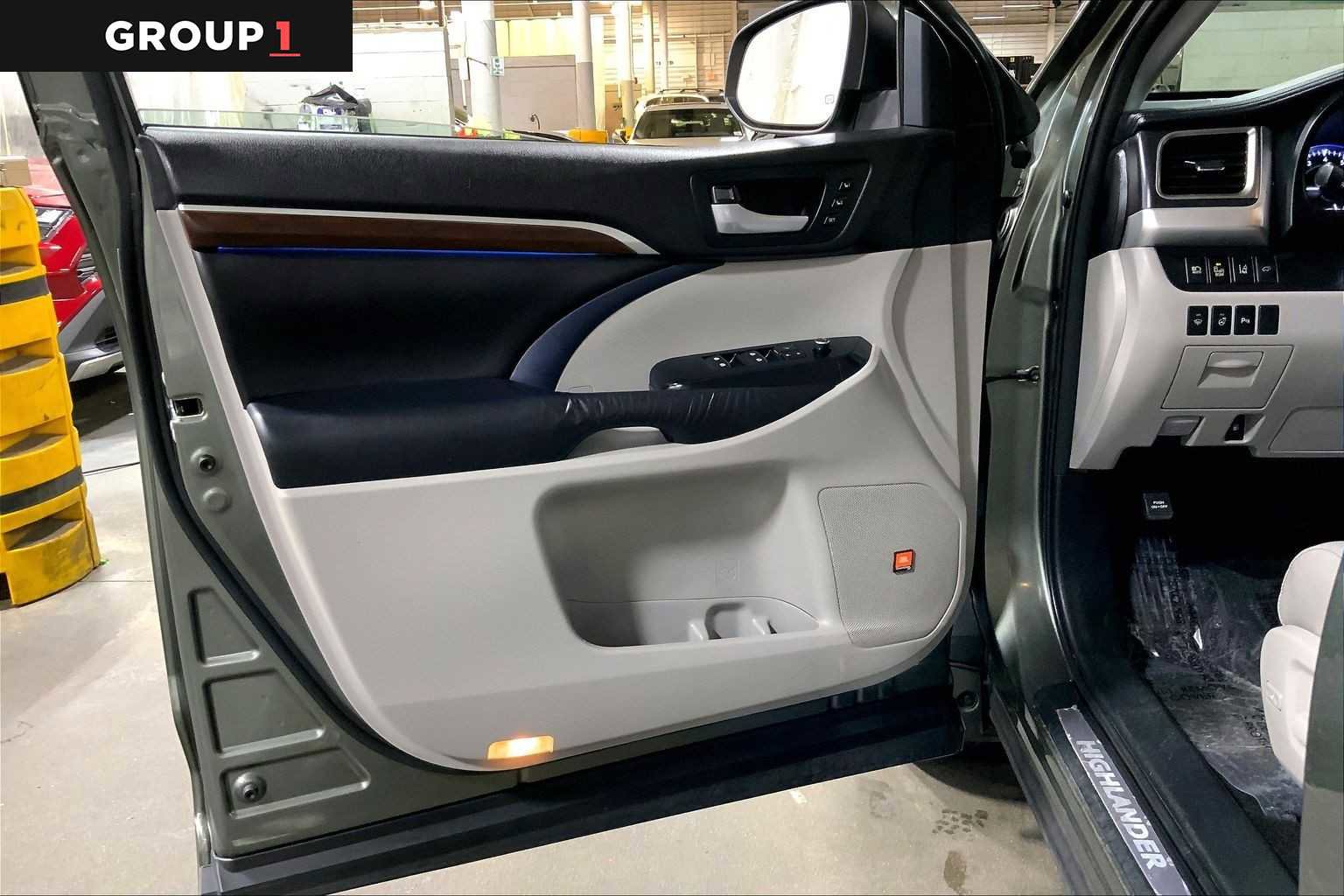 Used 2016 Toyota Highlander Limited Platinum image 21