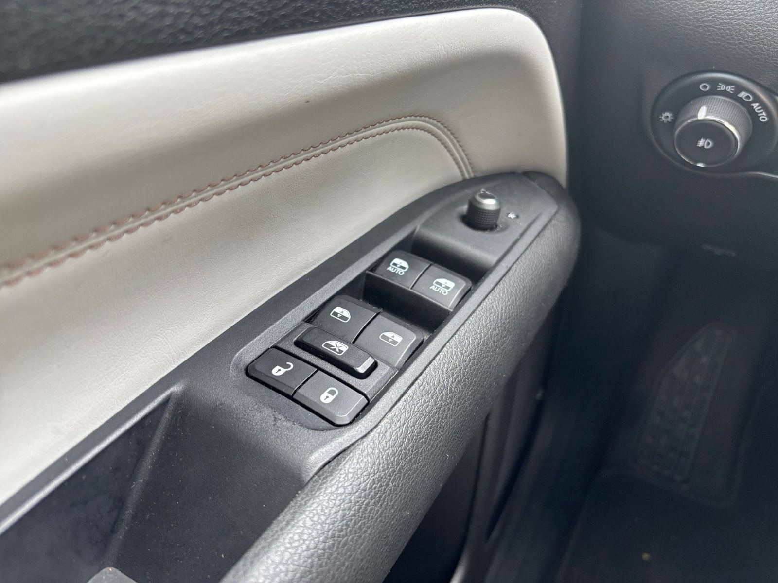Used 2025 Jeep Compass Limited AWD/4WD image 18