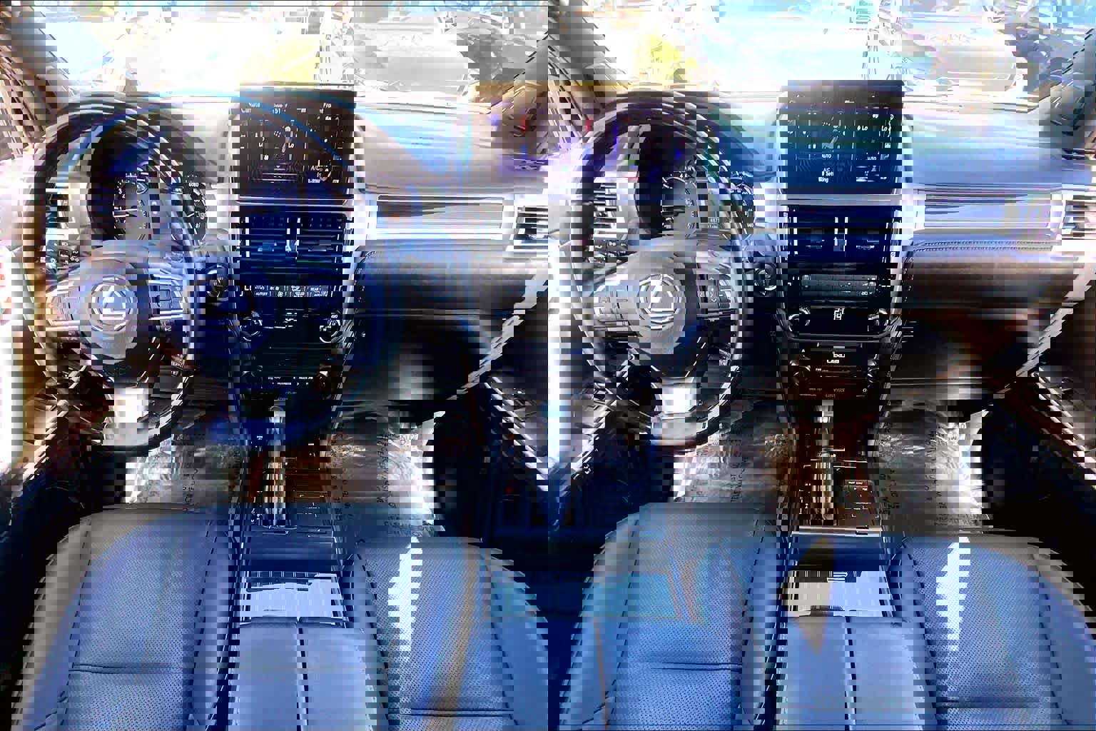 Used 2023 Lexus GX 460 Premium w/ Accessory Package image 16