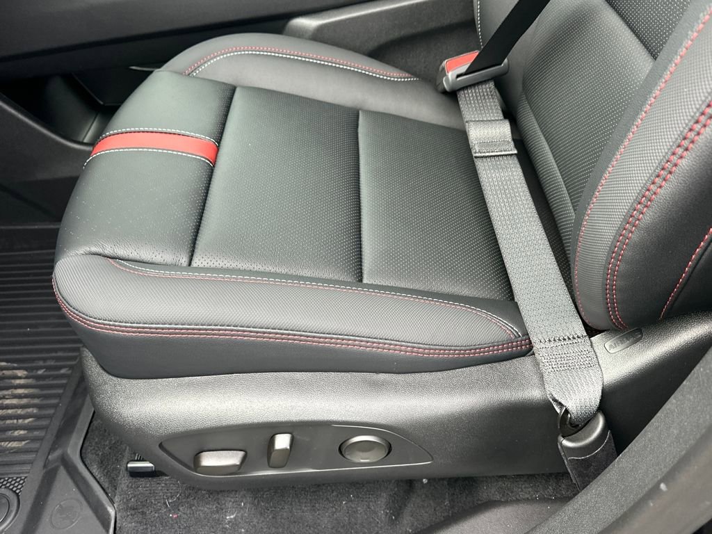 New 2026 Chevrolet Traverse RS w/ LPO, Floor Liner Package FWD image 11