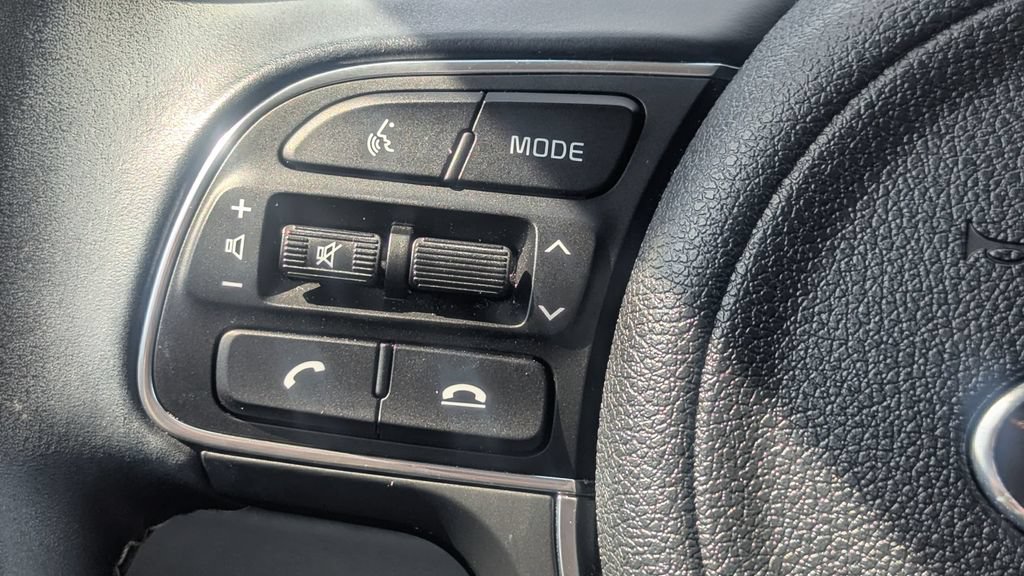 Used 2021 Kia Niro LXS FWD image 24