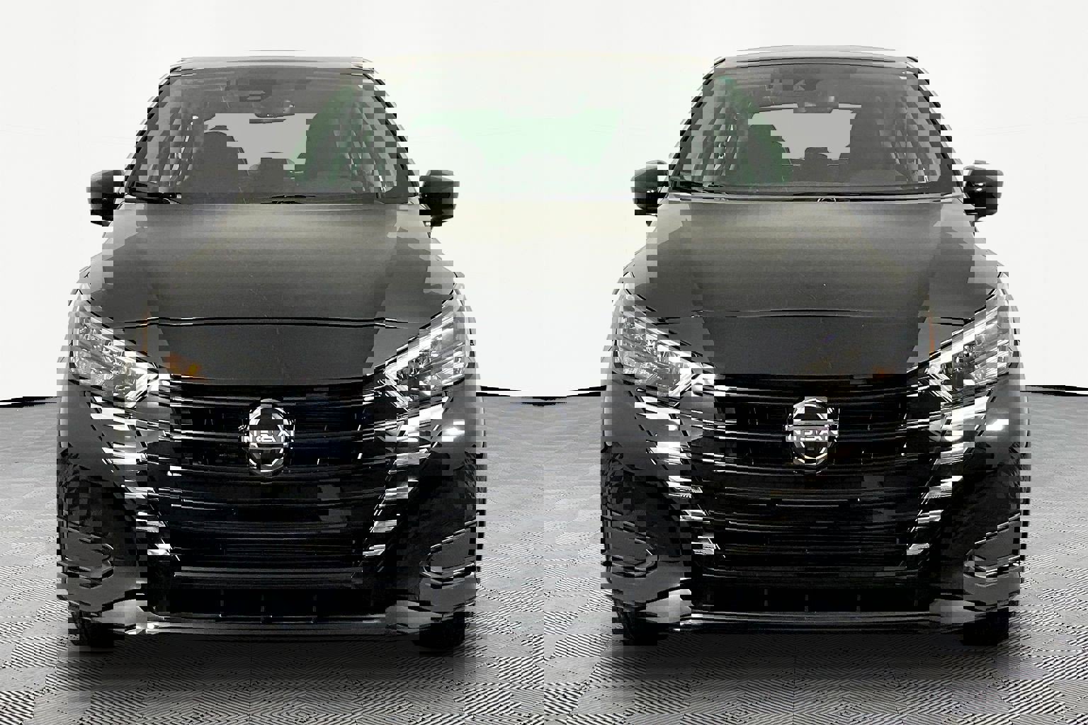 Used 2025 Nissan Versa SV w/ Electronics Package image 2