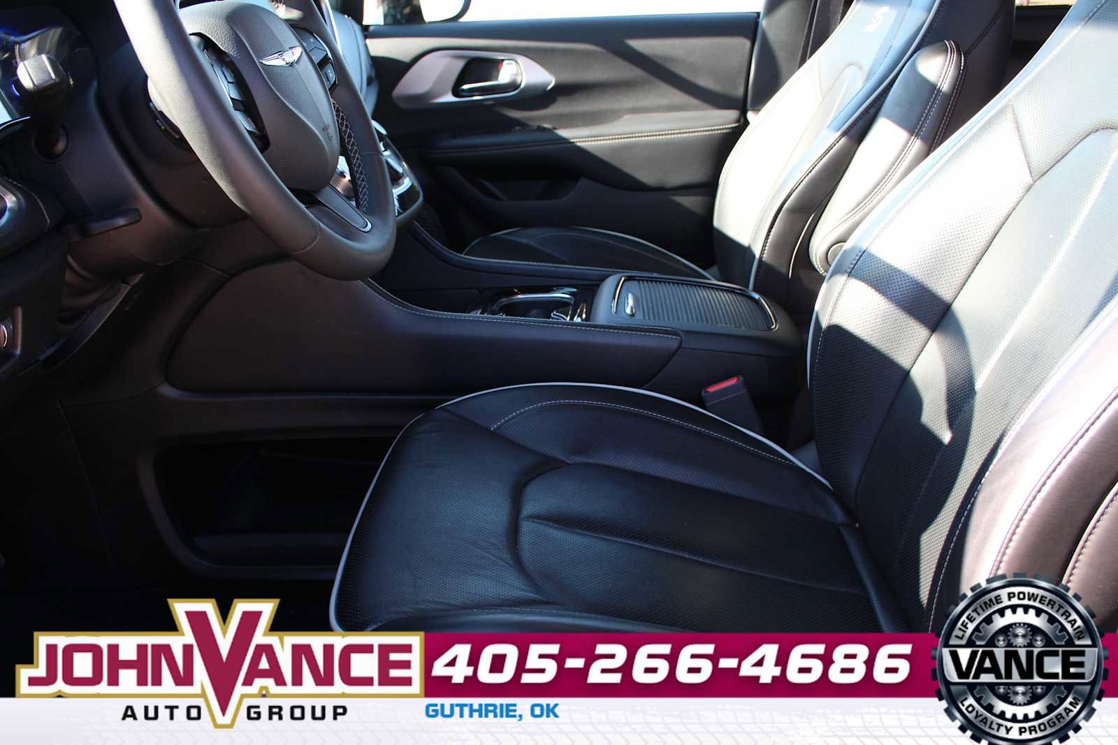Used 2025 Chrysler Pacifica Limited FWD image 30