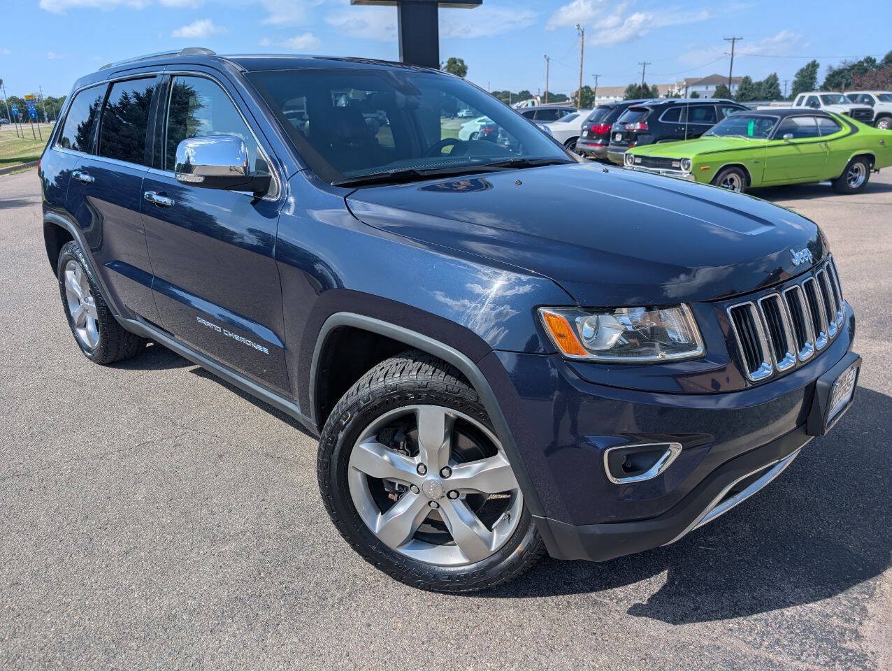 Used 2014 Jeep Grand Cherokee Limited w/ Trailer Tow Group IV AWD/4WD image 3