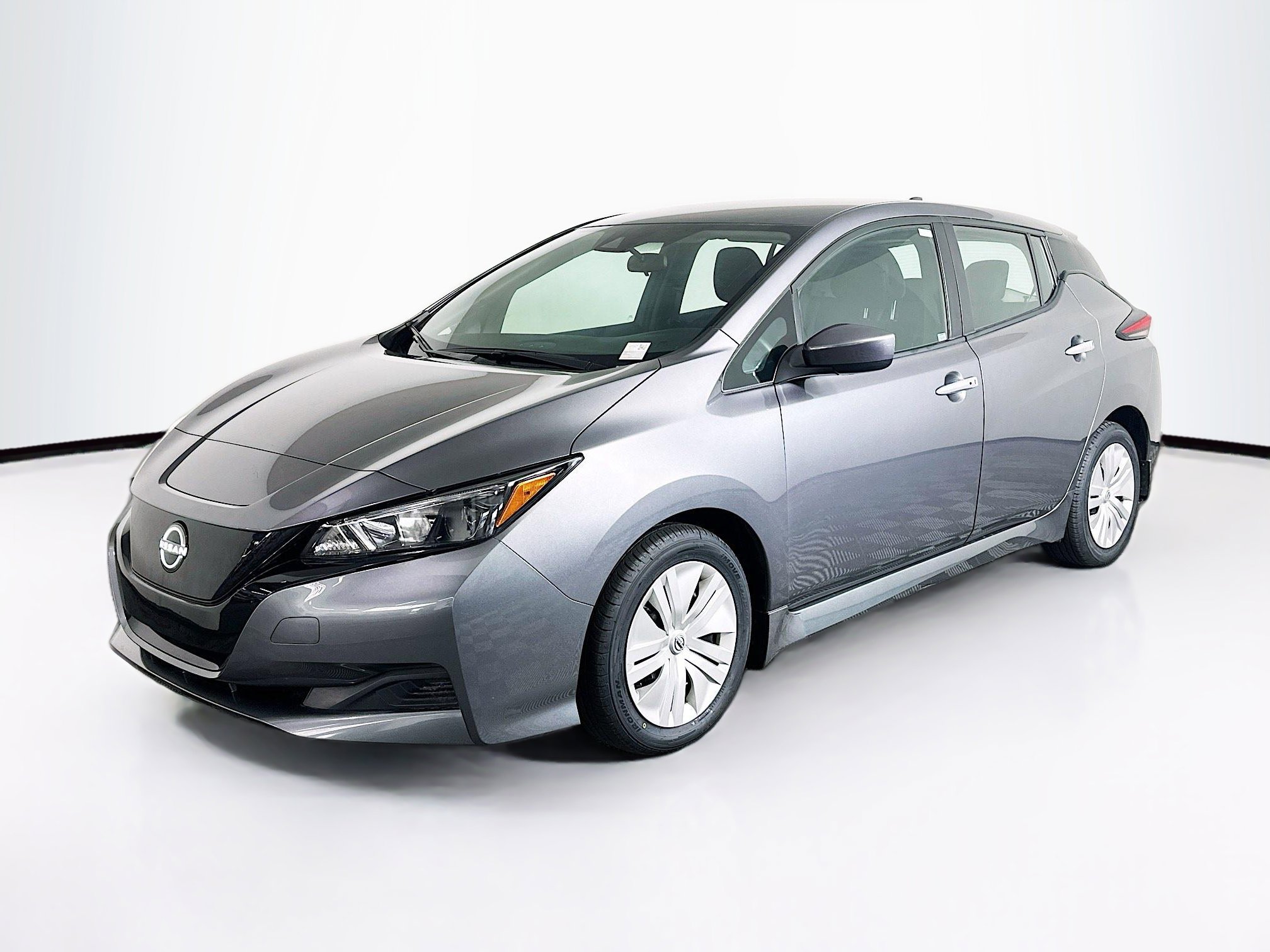 Used 2024 Nissan Leaf S FWD image 3