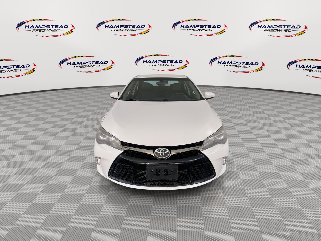Used 2017 Toyota Camry SE image 3