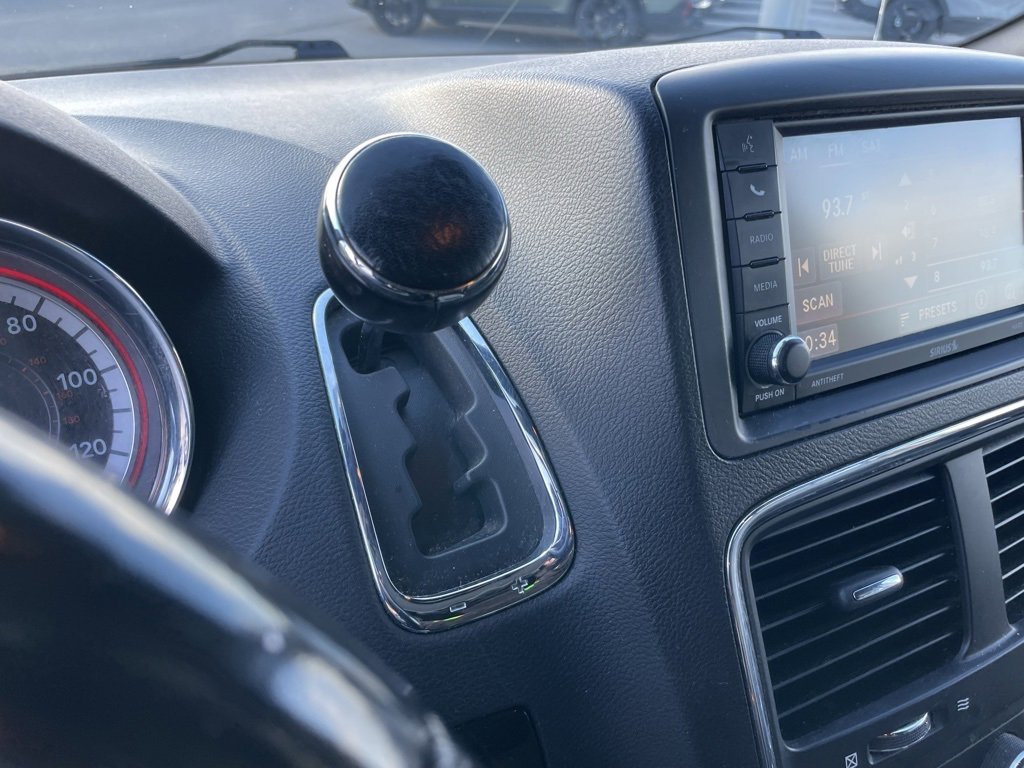 Used 2019 Dodge Grand Caravan SXT image 17