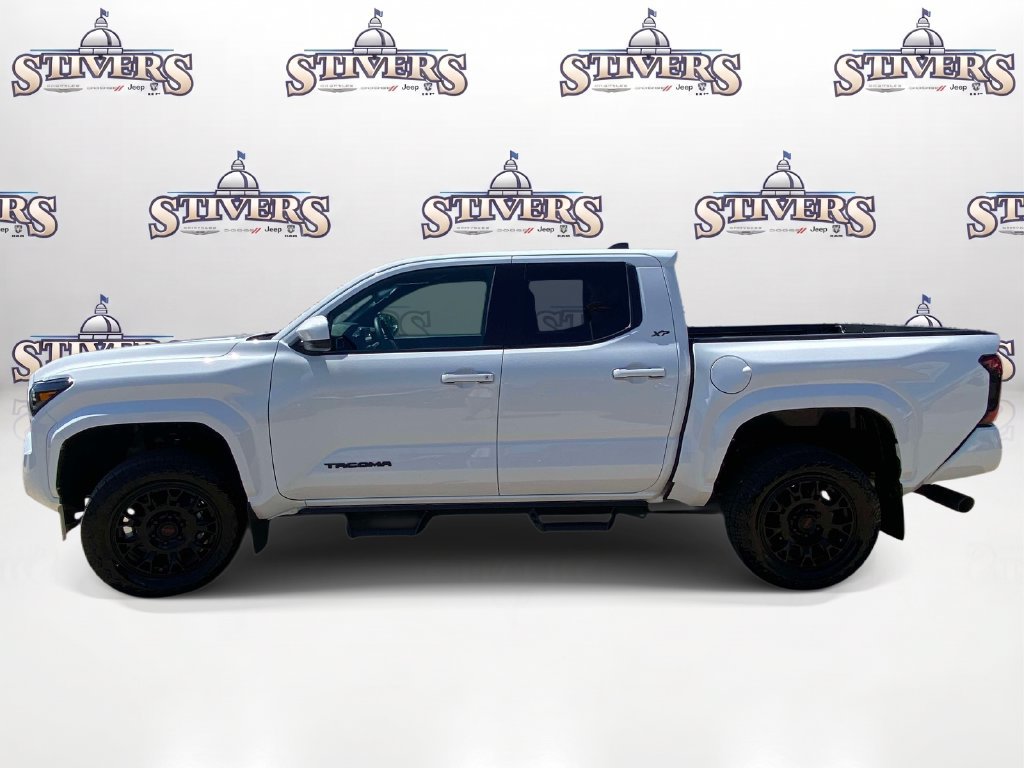 Used 2025 Toyota Tacoma SR5 RWD image 5