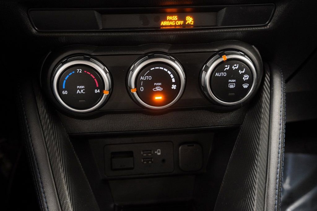 Used 2020 Toyota Yaris XLE image 30