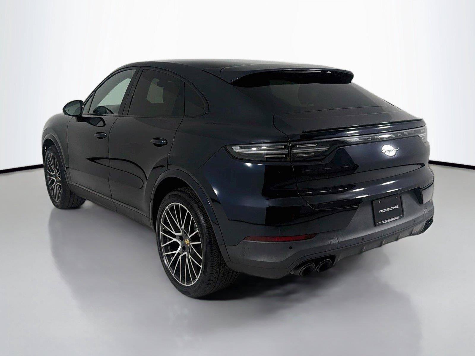 Certified 2023 Porsche Cayenne Platinum Edition AWD/4WD image 3