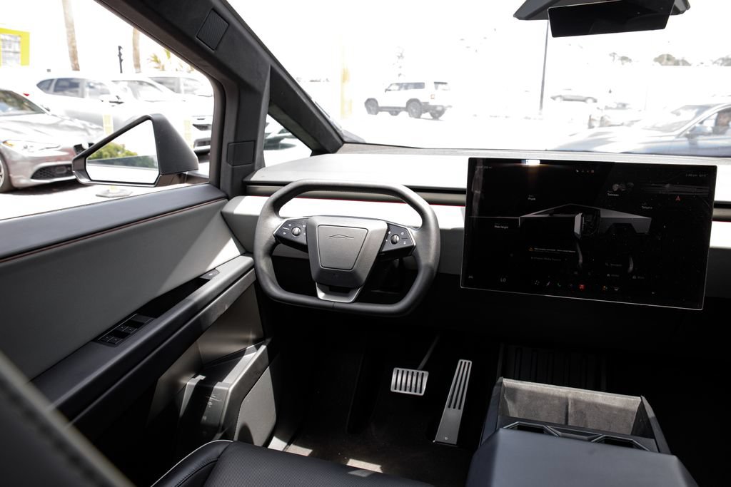 Used 2025 Tesla Cybertruck AWD Crew Cab image 9