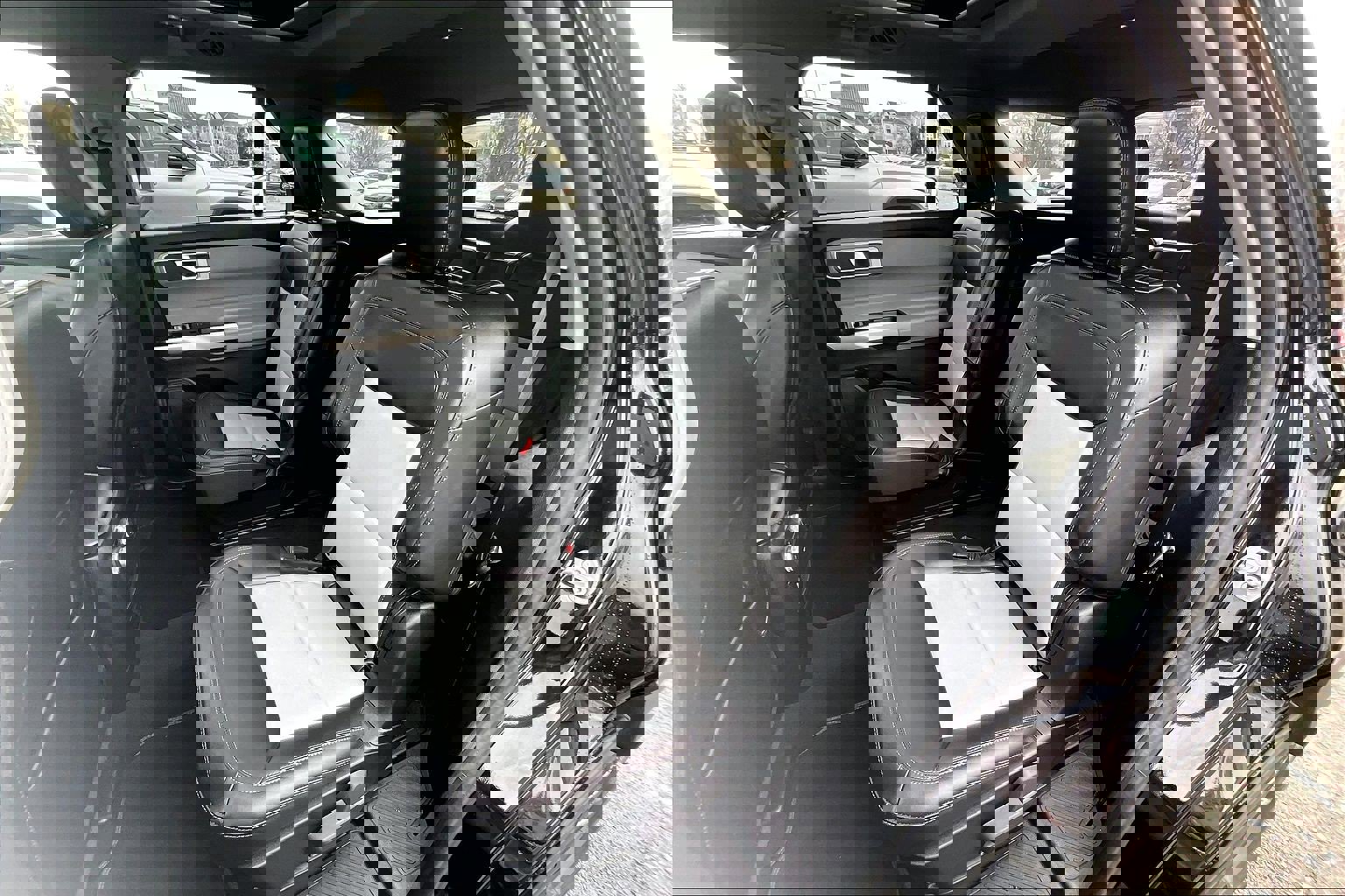 Used 2022 Ford Explorer XLT w/ Equipment Group 202A image 24