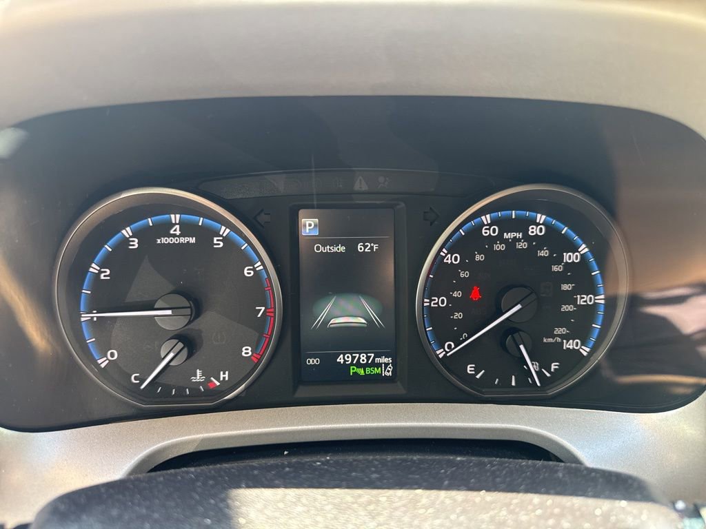 Used 2017 Toyota RAV4 XLE FWD image 2