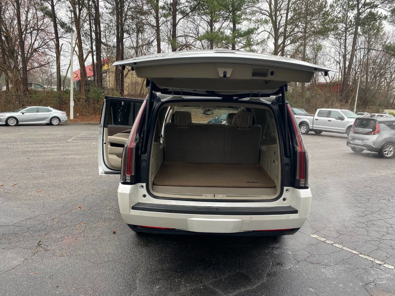 Used 2017 Cadillac Escalade ESV 2WD image 51