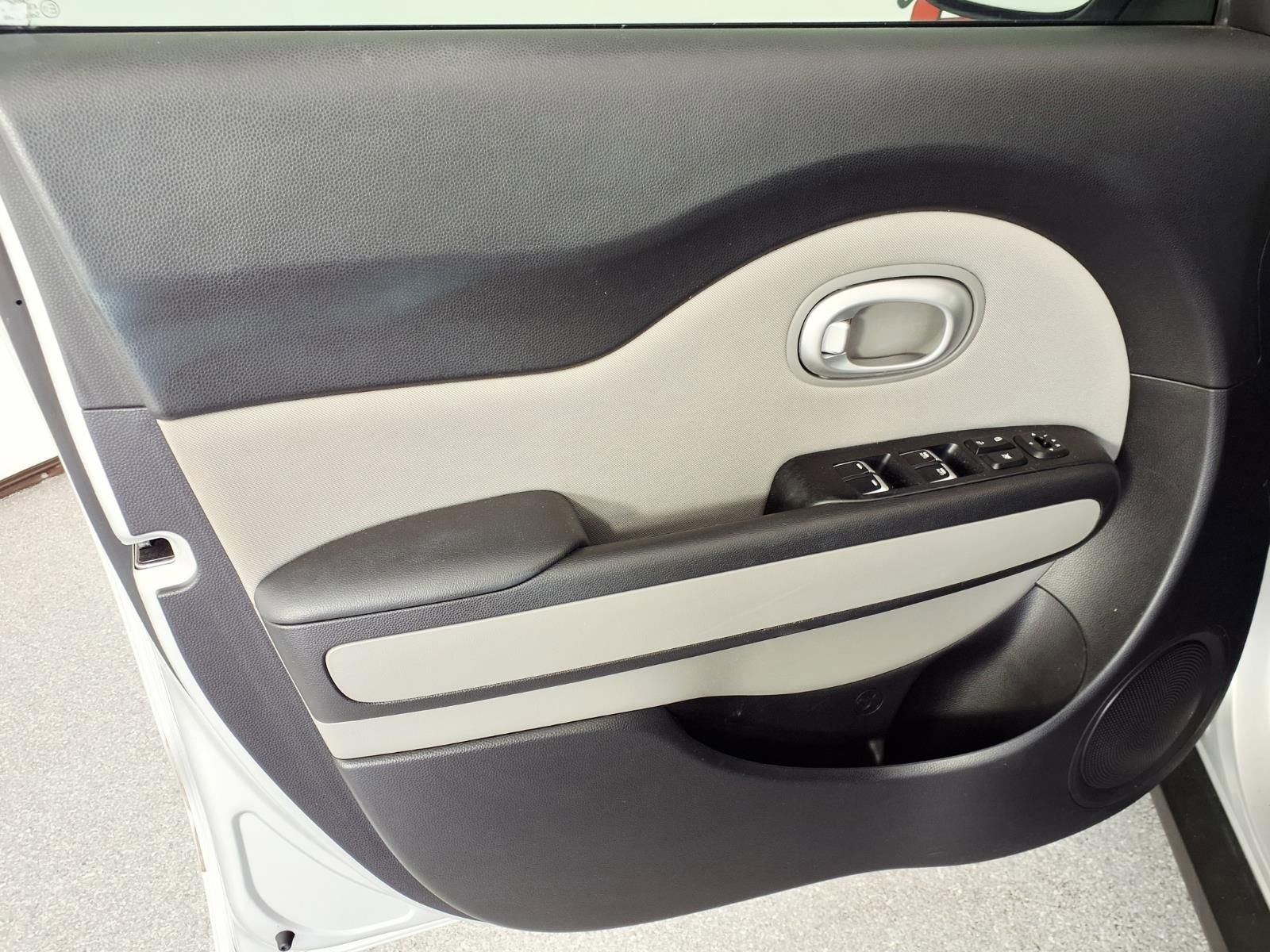 Used 2017 Kia Soul + FWD image 13