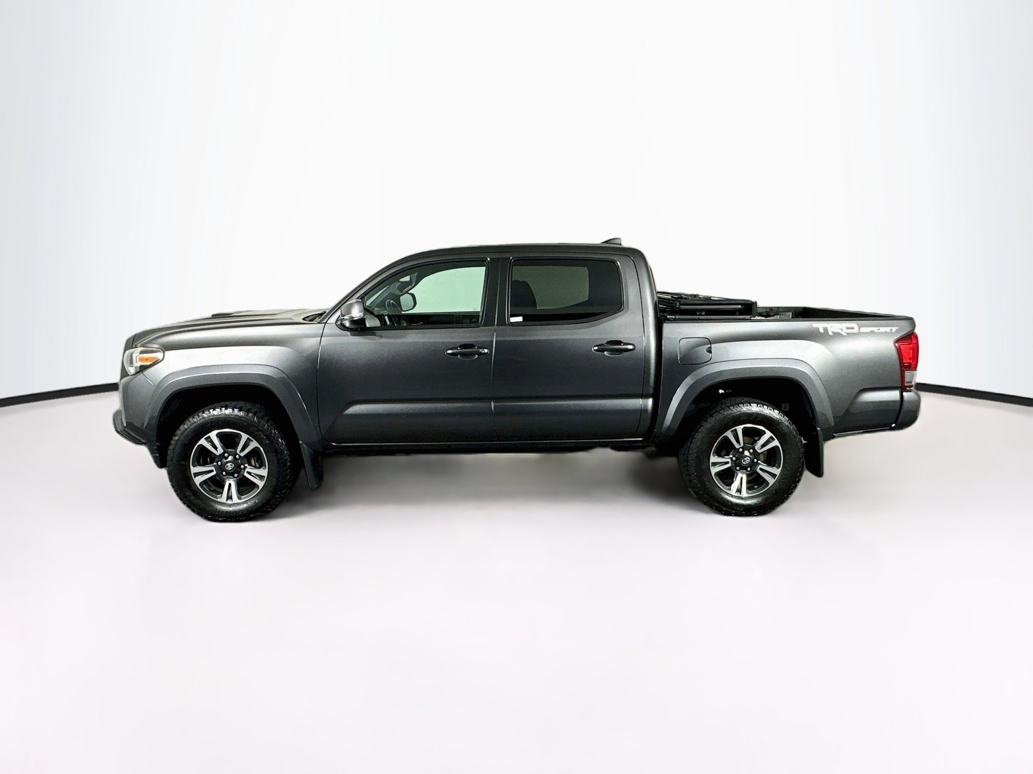 Used 2016 Toyota Tacoma TRD Sport RWD image 4