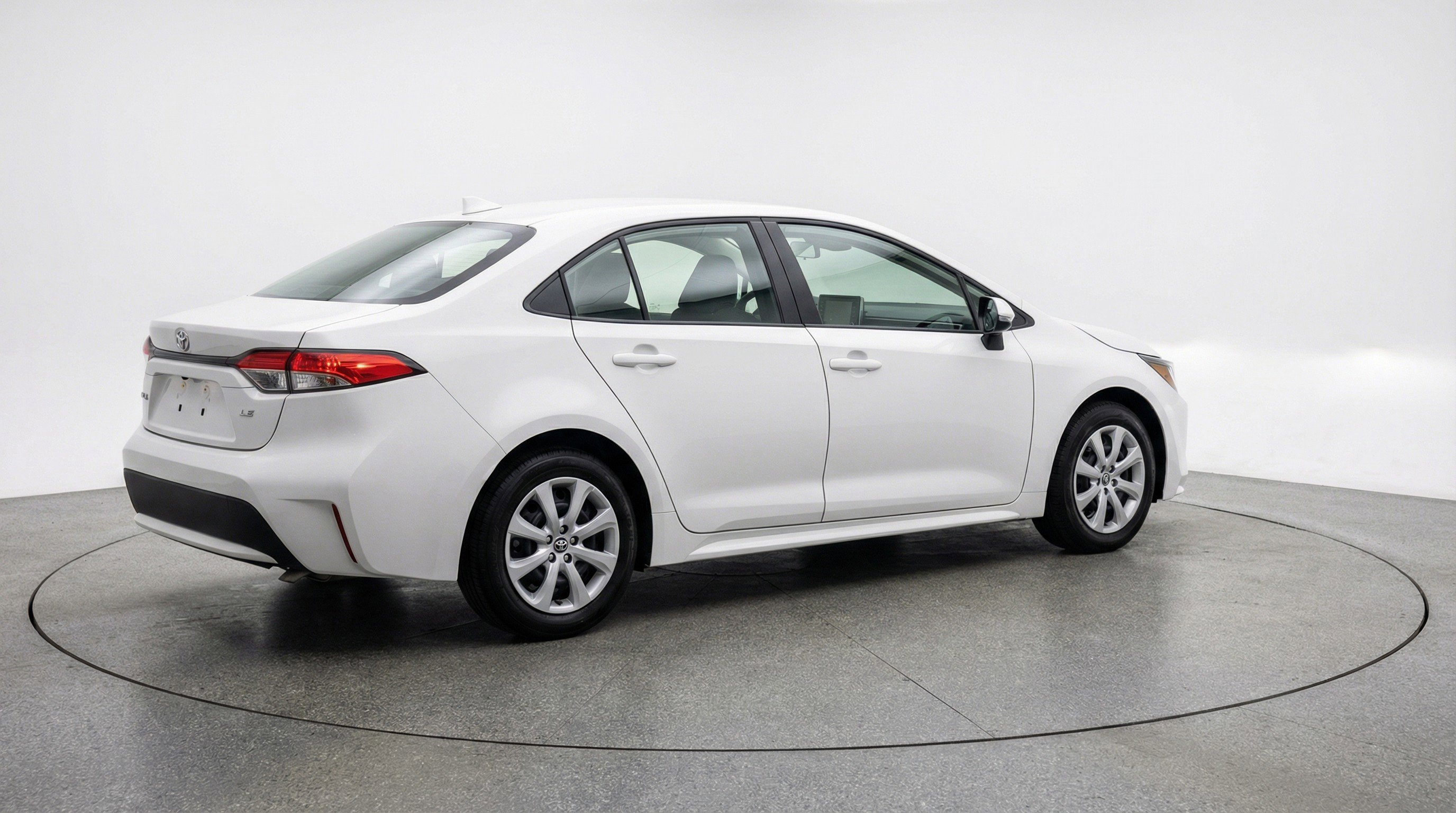 Used 2025 Toyota Corolla LE image 9