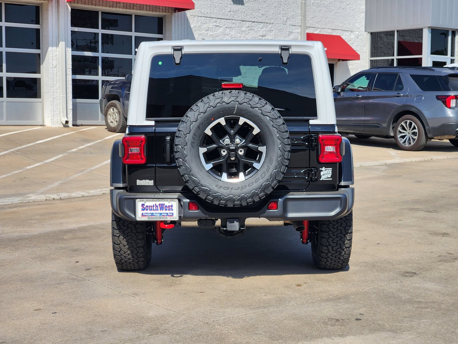 New 2026 Jeep Wrangler Unlimited Rubicon w/ Whitecap Package AWD/4WD image 8