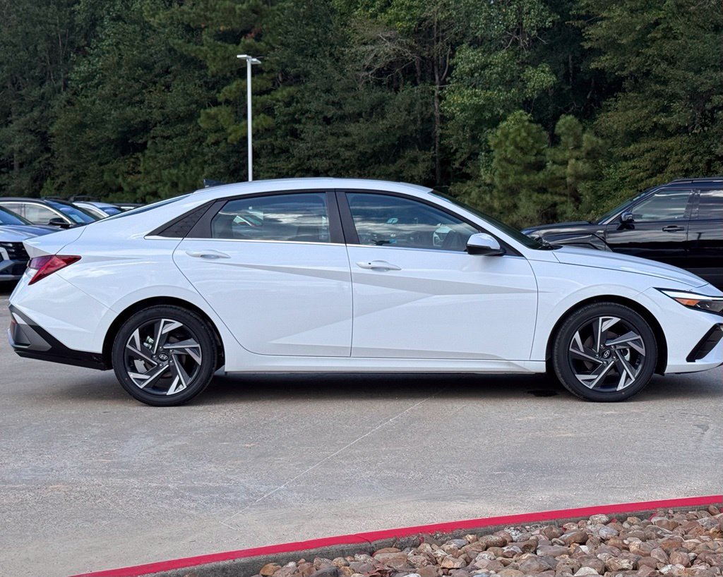 New 2026 Hyundai Elantra Limited FWD image 11