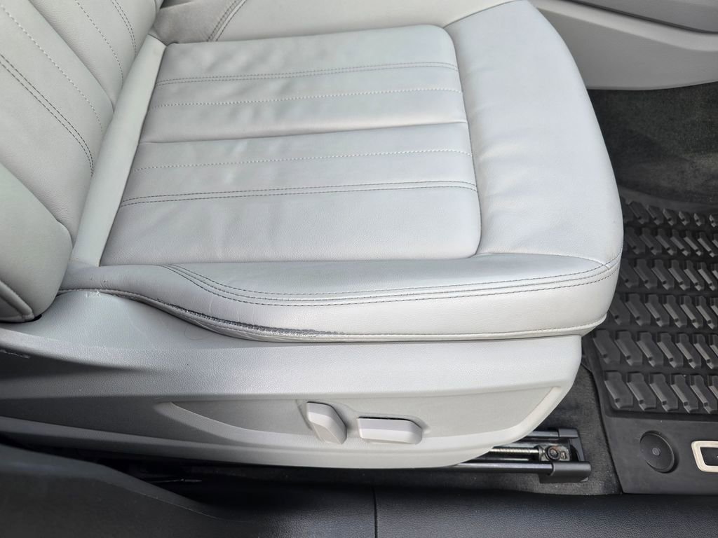 Used 2023 Audi Q5 2.0T Premium w/ Convenience Package image 24