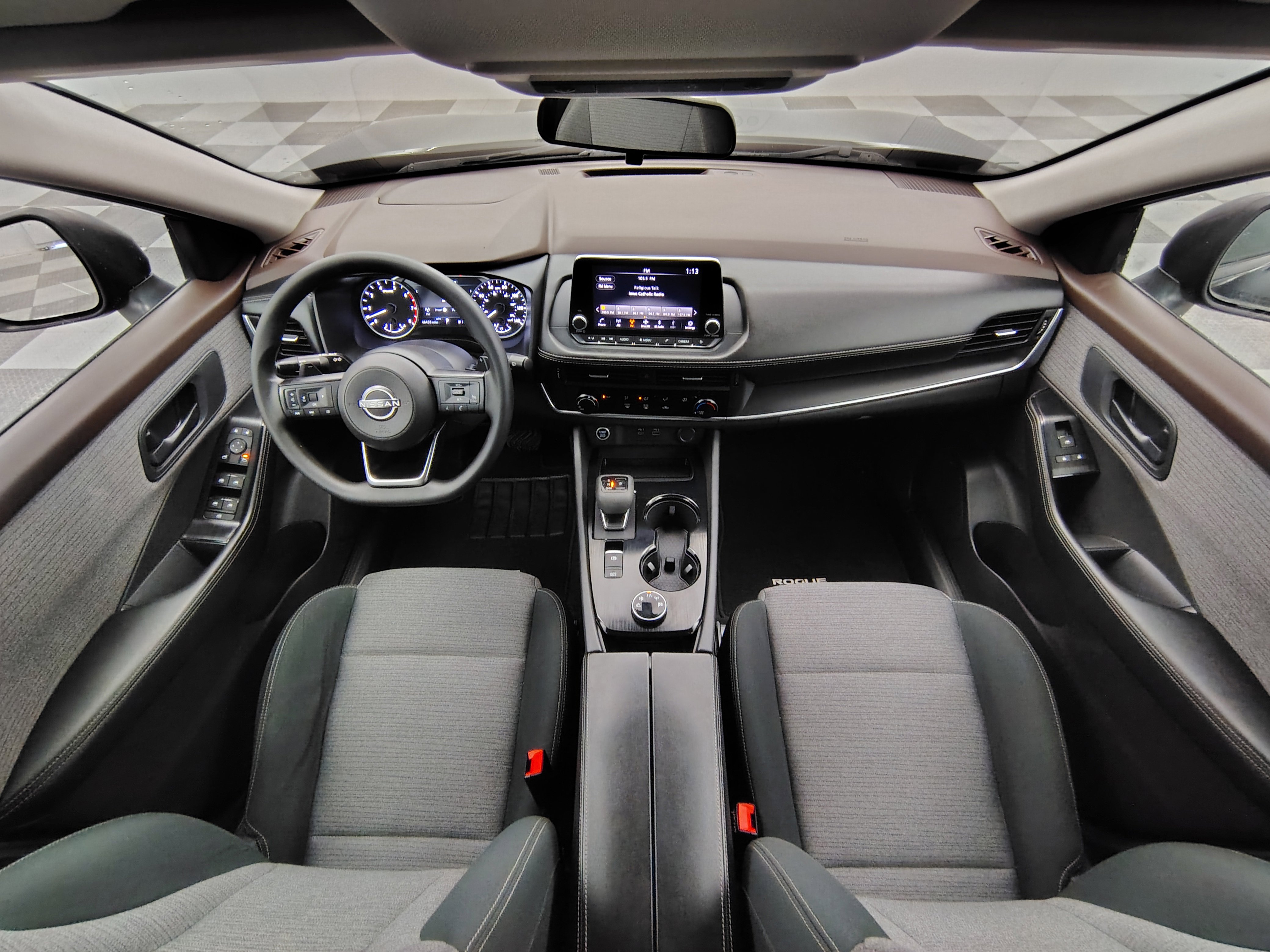 Used 2022 Nissan Rogue S image 2