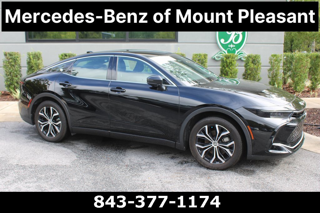 Used 2023 Toyota Crown Limited image 2