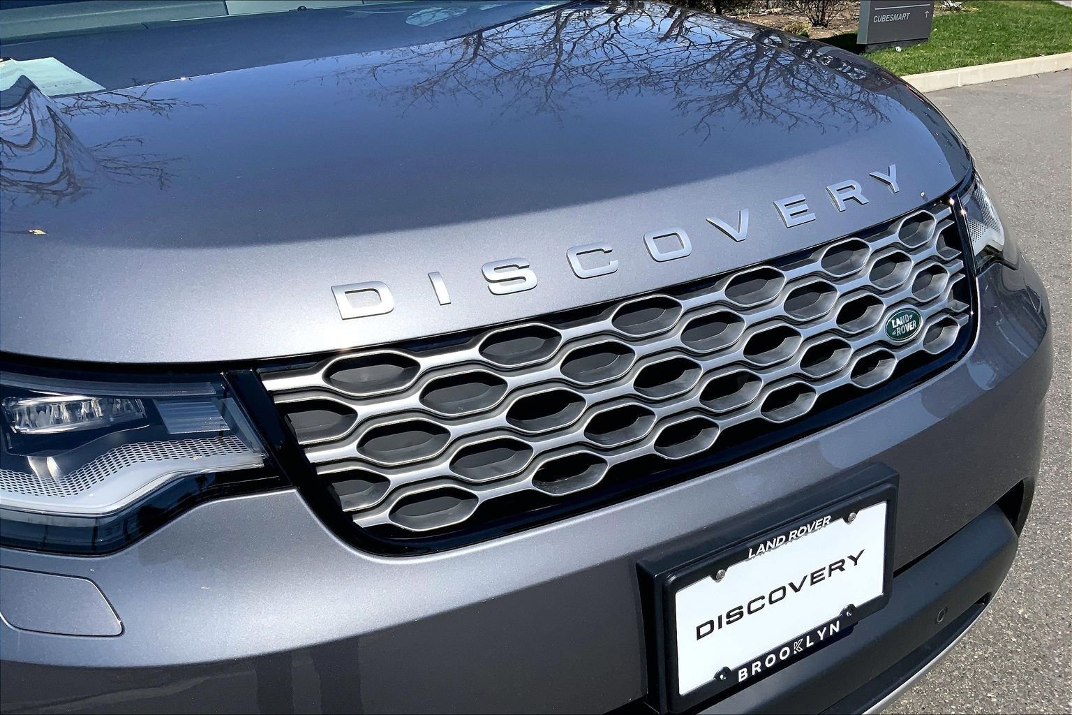 Used 2025 Land Rover Discovery S AWD/4WD image 30