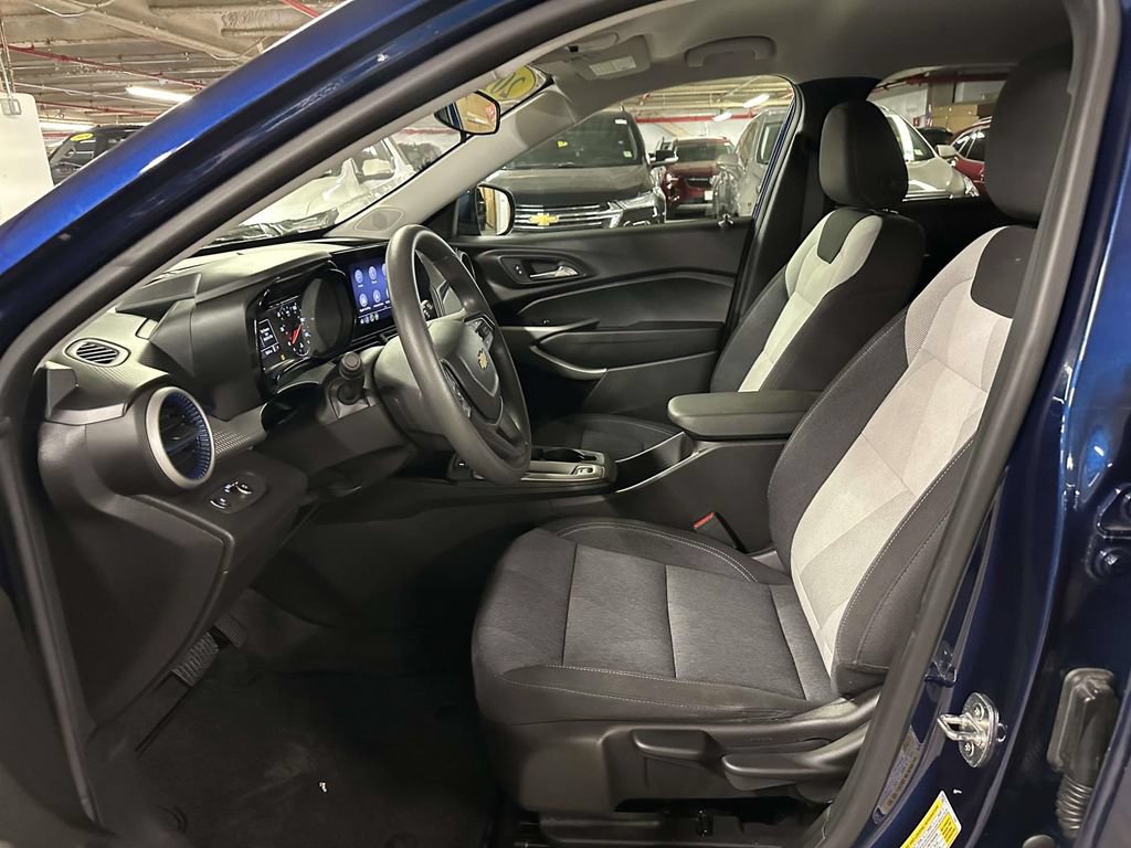 Used 2024 Chevrolet Trax LS w/ LS Convenience Package FWD image 12