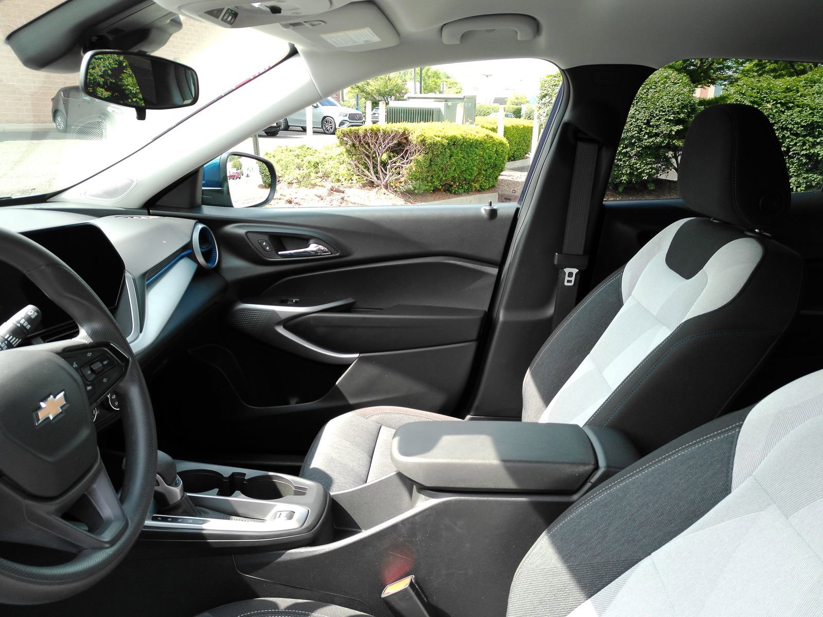 Used 2024 Chevrolet Trax LS w/ LS Convenience Package FWD image 10