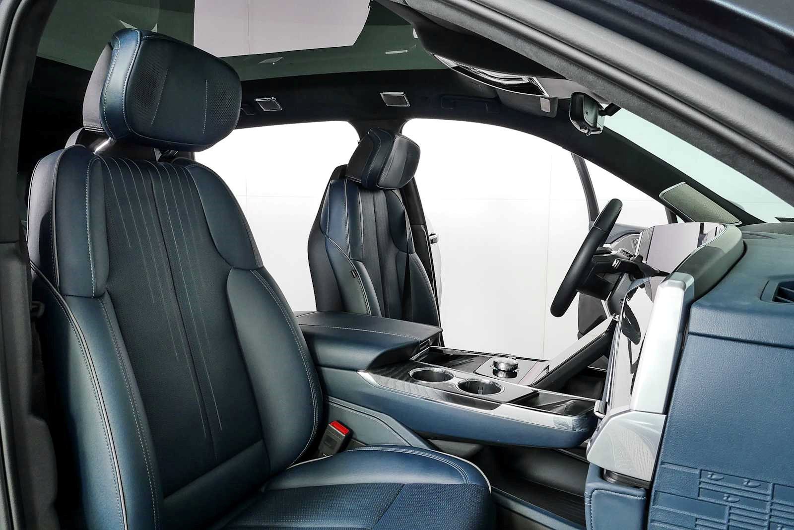 Certified 2025 Cadillac Escalade IQ Luxury 2 w/ LPO, Premium Carpet Package AWD/4WD image 24