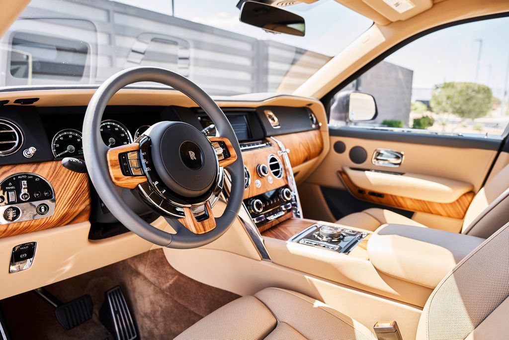 Used 2020 Rolls-Royce Cullinan AWD/4WD image 2
