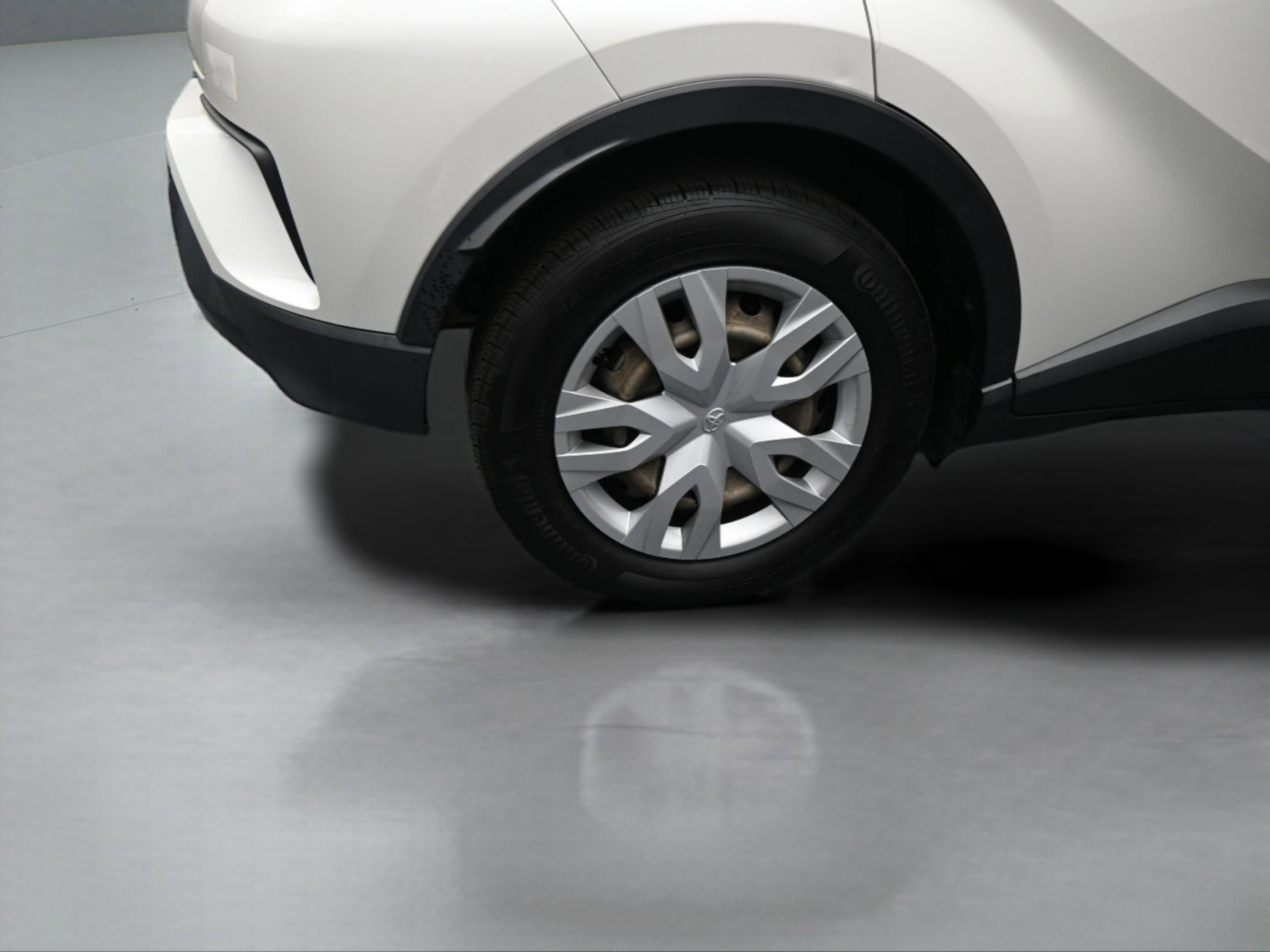 Used 2020 Toyota C-HR LE FWD image 37