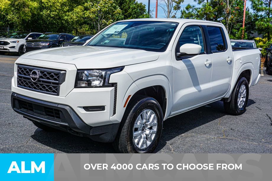 Used 2023 Nissan Frontier SV image 3